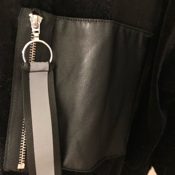 Forever 21 black velour crop sweatshirt - Picture 2 of 3